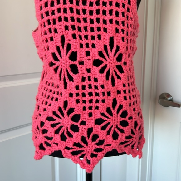 Hand knit pink vest 🧶 - Picture 7 of 8